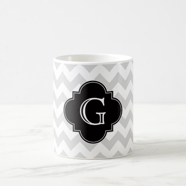 Caneca De Café Luz - monograma preto de Chevron Quatrefoil do (Centro)