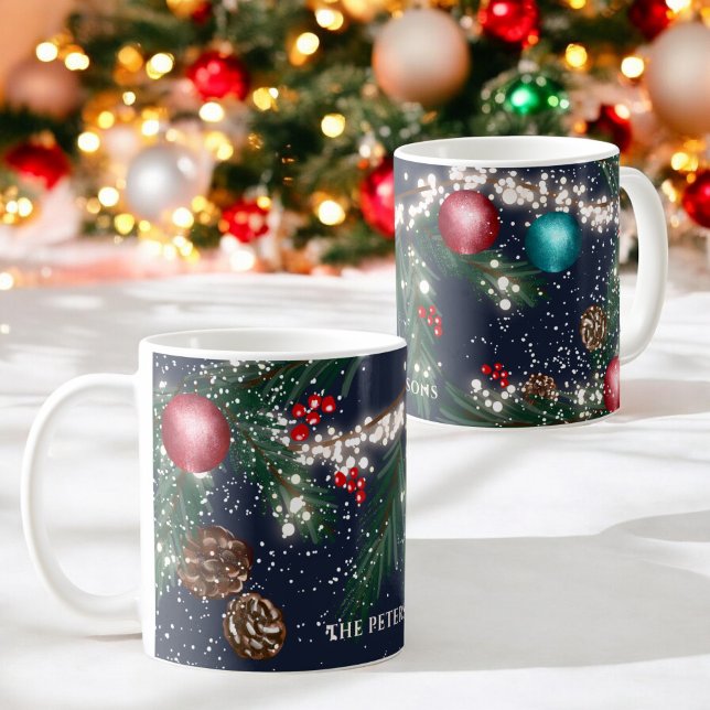 Caneca De Café Luzes de Natal galhos de pinheiro neve azul festiv (Christmas lights pine branches snow blue festive coffee mug)
