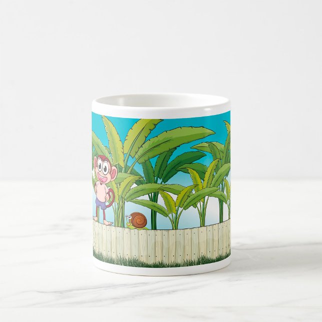 Caneca De Café Macaco e caracol na cena tropical da selva (Criador carregado)