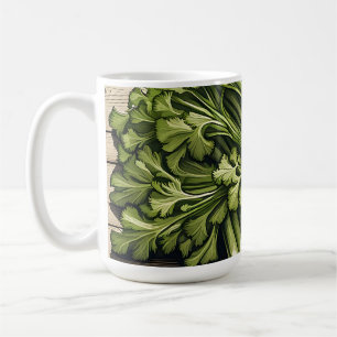 Caneca De Café Maço de Aipo Fresco sobre Madeira