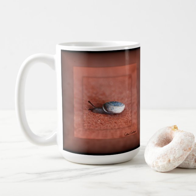Caneca De Café Macro Fotografia de Caracol em Terracotta (Com Donut)