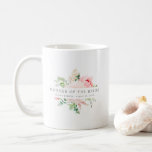 Caneca De Café Mãe Floral Rosa da Noiva<br><div class="desc">Chic e elegante design floral rosa apresentam o título Mãe da Noiva e uma linha de texto personalizado abaixo. Todo o texto pode ser editado, a cor, a fonte e o tamanho alterados. Faça um para cada festa de noiva. Vai parecer excelente em suas fotos prontas. Esta caneca de café...</div>