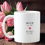 Caneca De Café Mãe Moderna | Ano Est Gigi. Coffee Mug<br><div class="desc">Simplesmente perfeito design minimalista que apresenta o ano,  como mãe e ano,  como uma Baba com coração vermelho. Um presente maravilhoso que certamente será precioso por muitos anos.</div>