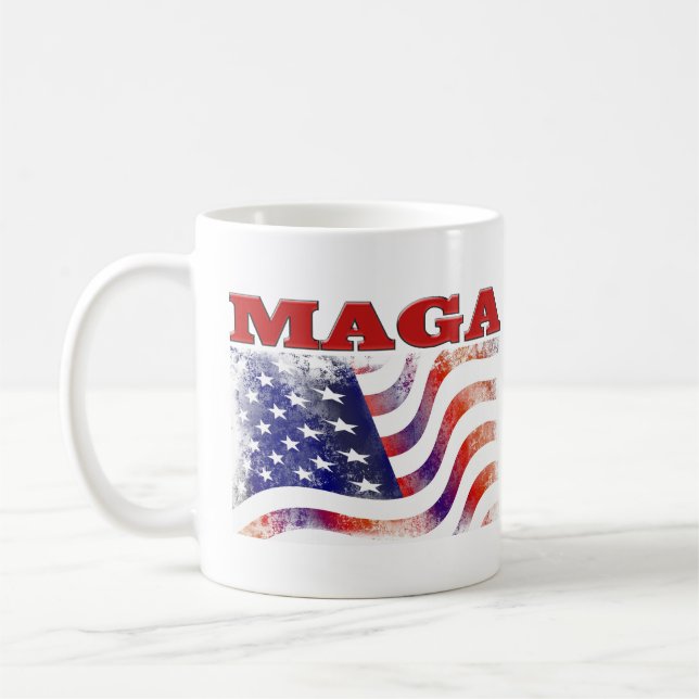 Caneca De Café MAGA estende e distribui meio texto (Esquerda)