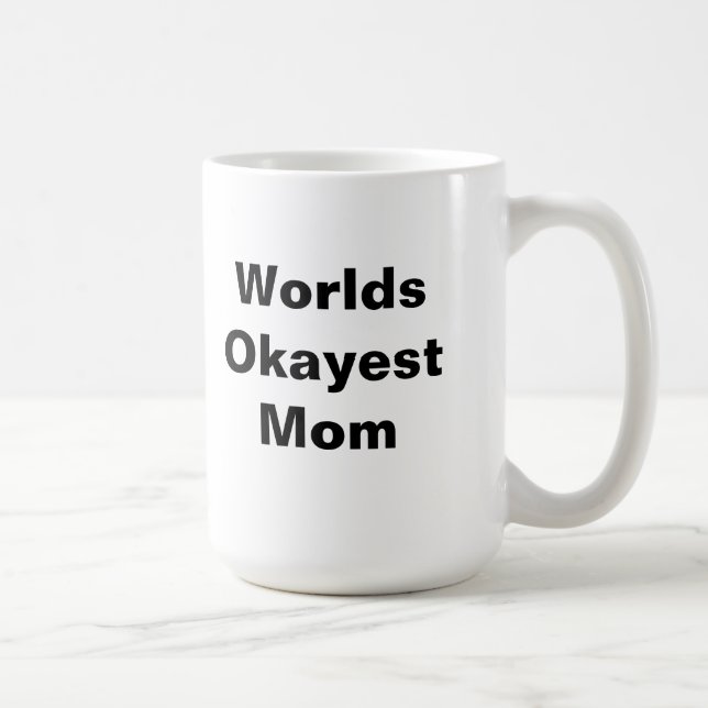 Caneca De Café Mamã de Okayest dos mundos (Direita)