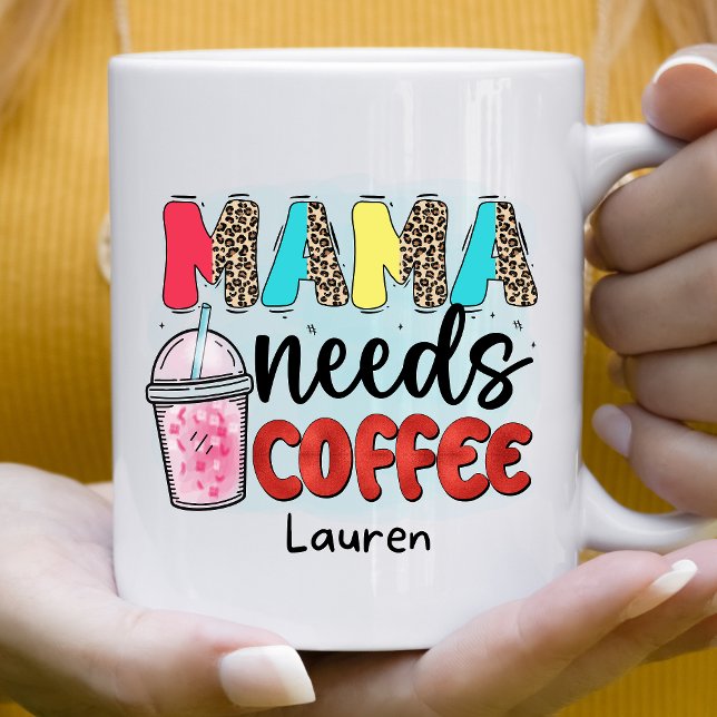 Caneca De Café Mama Engraçada Personalizada Precisa De Mug De Caf (Criador carregado)