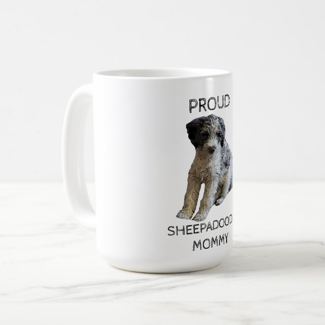 Caneca De Café Mamãe de Sheepadoodle orgulhosa (Frente Esquerda)