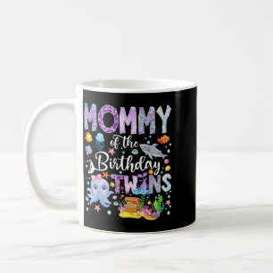 Caneca De Café Mamãe dos Gêmeos de Aniversário Sob a Mermaid do M