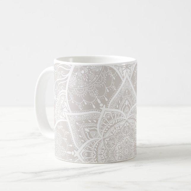 Caneca De Café Mandala cinza e Branco - Loergann no Lynx (Frente Esquerda)