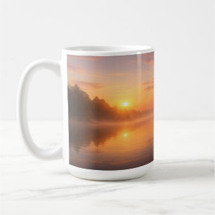 Caneca De Café Manhã Mist em Águas Estáticas