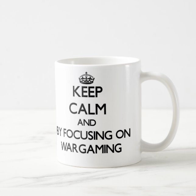 Caneca De Café Mantenha a calma centrando-se sobre o Wargaming (Direita)
