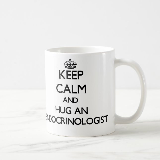 Caneca De Café Mantenha a calma e abrace um endocrinologista (Direita)
