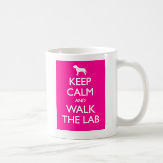 Caneca De Café Mantenha a calma e ande o Labrador