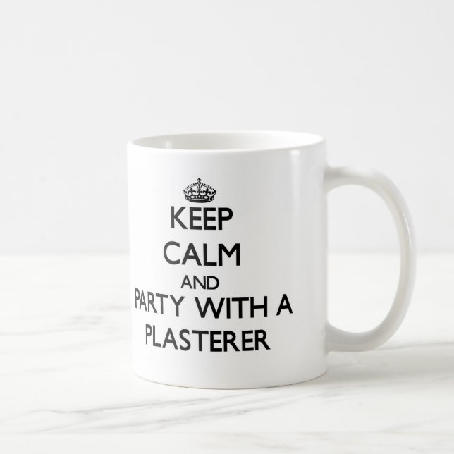 Caneca De Café Mantenha a calma e o partido com um Plasterer (Direita)