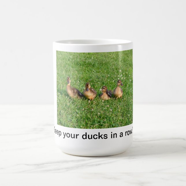 Caneca De Café Mantenha seus patos em seguido (Centro)