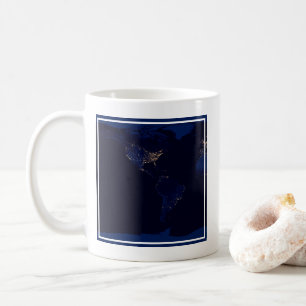 Caneca De Café Mapa Plana Da Terra Mostrando As Luzes Da Cidade D