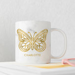 Caneca De Café Marble e Dourada Borboleta Geométrica Personalizad<br><div class="desc">Mármore branco moderno e moderno e borboleta geométrica de folha de ouro impressa,  design personalizada. Perfeito como favoritos para festas para quinceaneras,  doces dezesseis festas de aniversário,  chás de panela,  festas de solteira,  festas de formatura,  festas de aniversário e muito mais!</div>
