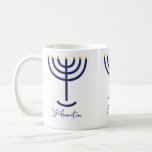 Caneca De Café Marinho Menorah Moderno Dourado Nomeado<br><div class="desc">Personalize seu nome em uma caneca Menorah. Marinho azul Menorah com pontas de velas de folha fina dourada. O nome é escrito na fonte do script em azul marinho. Os Menorah e o nome são impressos em três posições ao redor da caneca. Para personalizar,  clique em "personalizar este modelo'.</div>