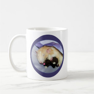 Caneca De Café Marty Mouse Mug (Rat Sleeping with Teddy Bear)