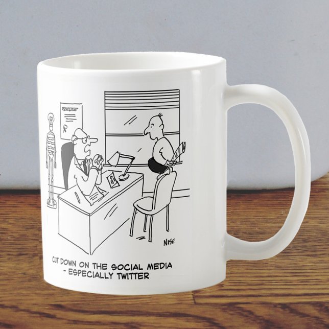 Caneca De Café Médico aconselha Paciente a cortar nas mídias soci (Criador carregado)