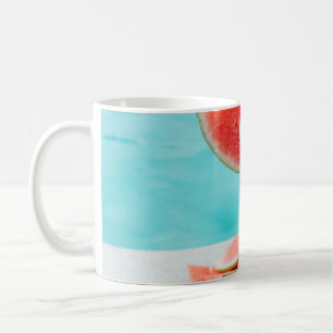Caneca De Café Melancia fatiada em papel branco