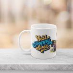 Caneca De Café Melhor Poppy Nunca | Vovô Foto<br><div class="desc">Lembre o vovô de seu melhor status de sempre este Dia dos Dias de os pais ou Avós. A caneca fotográfica personalizada apresenta duas fotos com "Melhor Papoila Nunca" em cada lado,  em letras azul e amarelas retrorreflectoras.</div>