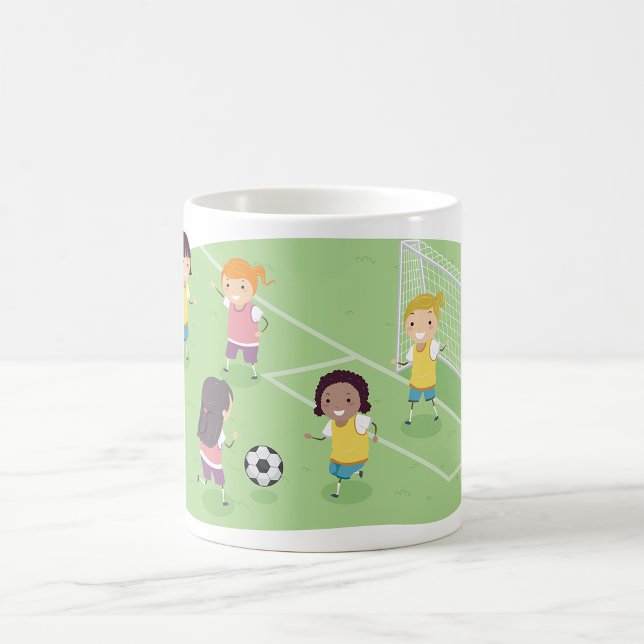 Caneca De Café Meninas Jogando Futebol (Criador carregado)