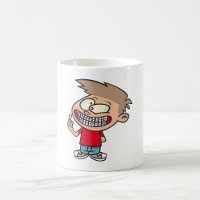 Menino de desenho animado engraçado com sorriso de