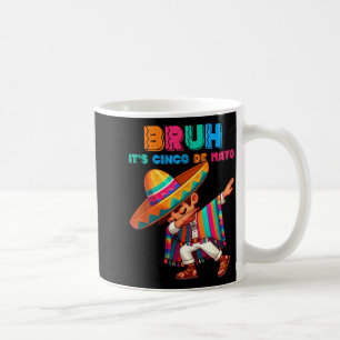 Caneca De Café Menino mexicano de sombrero fazendo dabbing com po