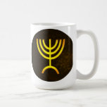 Caneca De Café Menorah Flame<br><div class="desc">Uma renderização digital da menorah judaica de sete ramificações (hebraico: מְ נ וֹ ה ‎). A menorah de sete ramificações, usada no santuário portátil montado por Moisés na selva e, mais tarde, no Templo em Jerusalém, tem sido símbolo do judaísmo desde a Antiguidade e é o emblema no casaco de...</div>