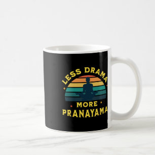 Caneca De Café Menos Drama, Mais Pranayama Yoga Design Divertido