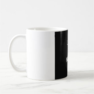 Caneca De Café Menos é mais - Design preto minimalista