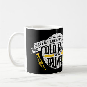 Caneca De Café Mens Nunca Subestimam Um Velho Com Esqui De Água