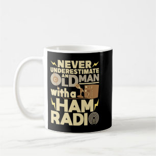 Caneca De Café Mens Nunca Subestimam Um Velho Com Um Rad De Mama