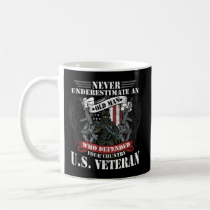 Caneca De Café Mens Nunca Subestimam Um Velho Engraçado Nos Eua