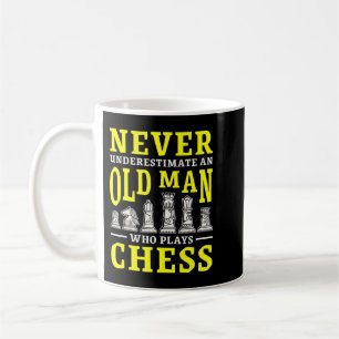 Caneca De Café Mens Nunca Subestimam Um Velho Que Joga Chaves