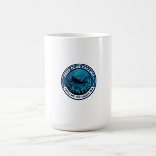Caneca De Café Mergulhador com equipamento nadando debaixo d'água