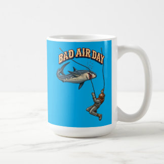 Caneca De Café Mergulhador de capacete vintage e um grande tubarã