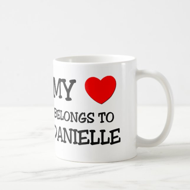Caneca De Café Meu coração pertence a DANIELLE (Direita)