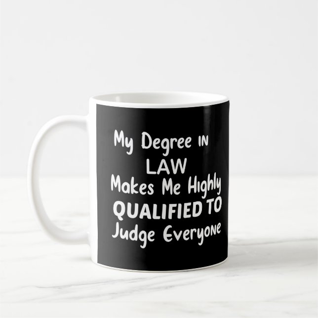 Caneca De Café Meu diploma em Direito me torna altamente qualific (Esquerda)
