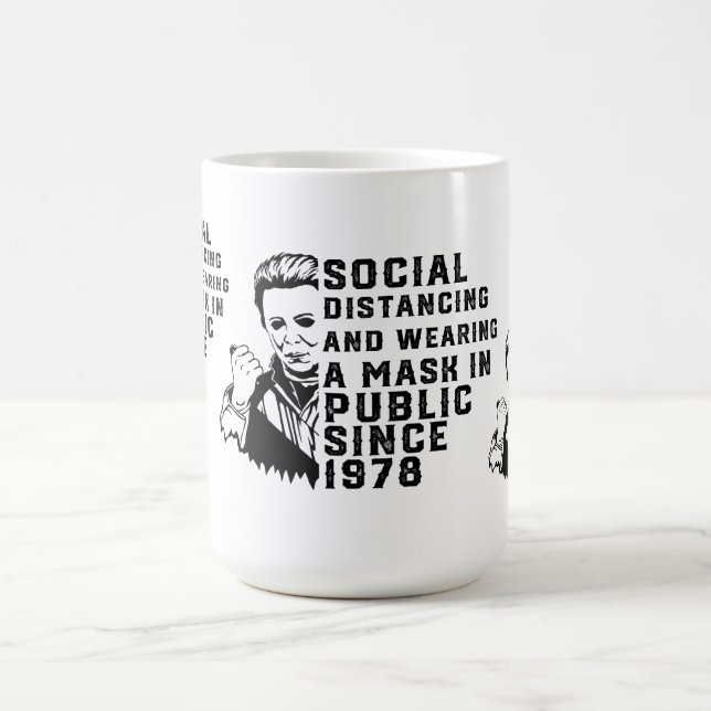 Caneca De Café Michael Myers Social Distancing (Centro)