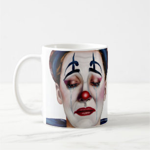 Caneca De Café Mila Usa o Sorriso Demais – Um Retrato de Palhaço