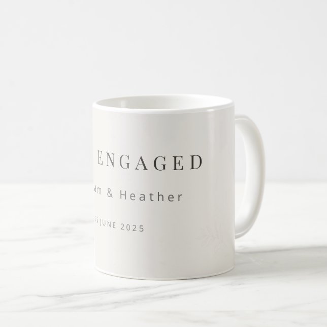 Caneca De Café Minimal Just Engaged Mug | Modern  (Frente Esquerda)