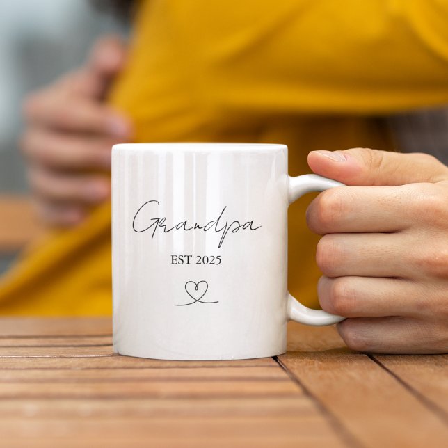 Caneca De Café Minimalist Grandpa EST Year | Custom Gift Mug (Criador carregado)