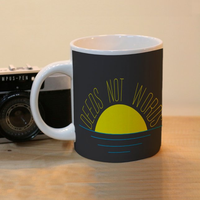 Caneca De Café Mínimo amarelo-sol inspirador (Criador carregado)