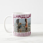 Caneca De Café Minúsculo gráfico 2 fotoburgundy e branco<br><div class="desc">Mínimo gráfico moderno de 2 fotos burgundy e design branco Natal,  aniversário,  presente de aniversário.</div>