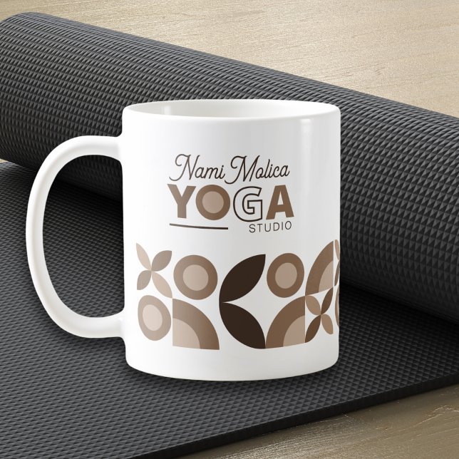 Caneca De Café Modern Beige Brown Geométrico Pattern Yoga Studio (Criador carregado)