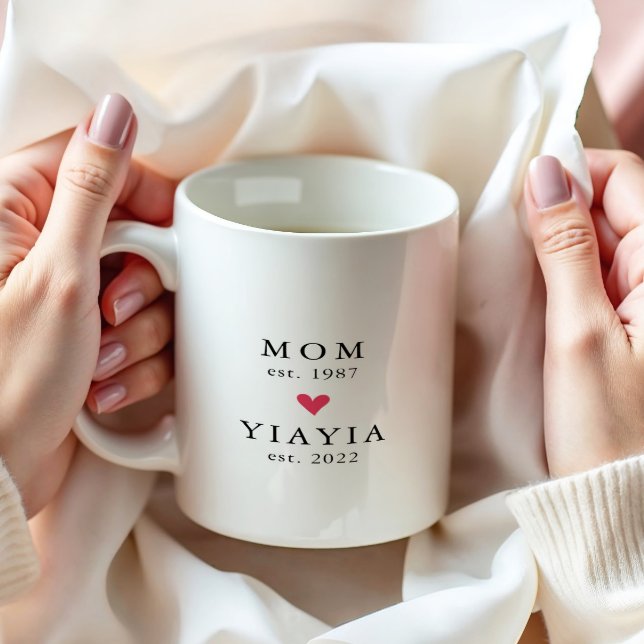 Caneca de Café Modern Mom | Ano de Est. Yiayia (Criador carregado)