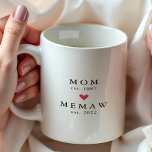 Caneca de Café Modern Mom | Mamaw Ano de Est.<br><div class="desc">Design minimalista simplesmente perfeito com ano de est. como uma Mamãe e ano de est. como uma Mamaw com um coração vermelho.  Um presente maravilhoso que certamente será apreciado por muitos anos.</div>
