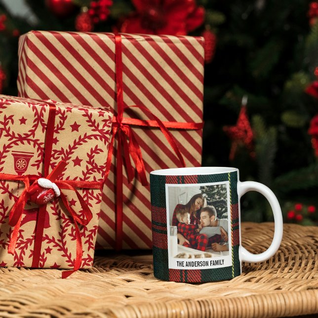 Caneca De Café Modern Red and Green Plaid Christmas Photo Collage (Modern Red & Green Plaid Christmas Photo Mug)